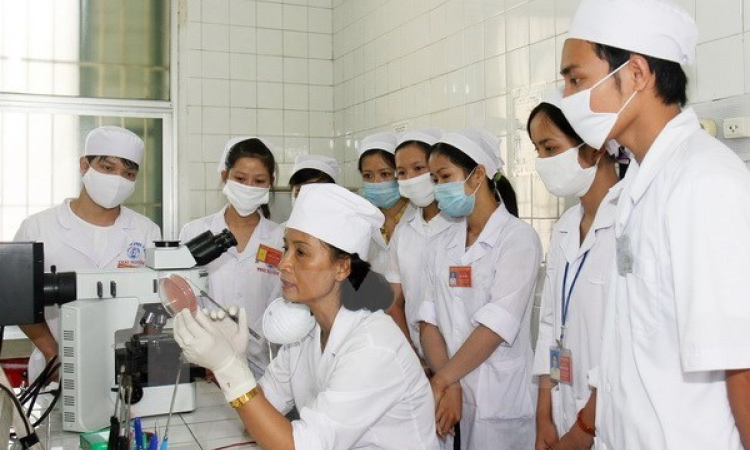 Thời gian đ&agrave;o tạo ng&agrave;nh y, tr&igrave;nh độ đại học r&uacute;t xuống c&ograve;n 4 năm