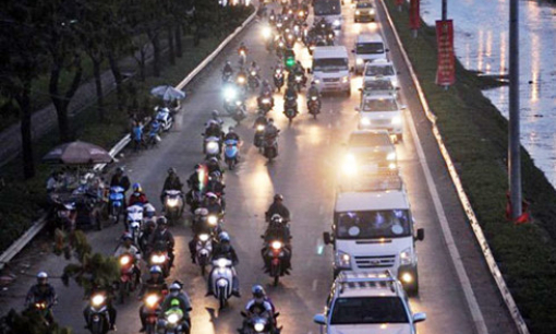Phương tiện đổ về TP HCM đ&ocirc;ng trong trật tự