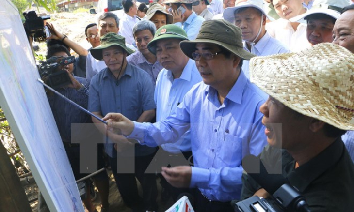 Ph&oacute; Thủ tướng kiểm tra t&igrave;nh h&igrave;nh x&acirc;m nhập mặn tại Hậu Giang