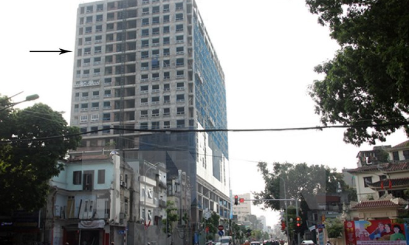 Tổ chức cưỡng chế phần x&acirc;y dựng sai ph&eacute;p tại c&ocirc;ng tr&igrave;nh 8B L&ecirc; Trực