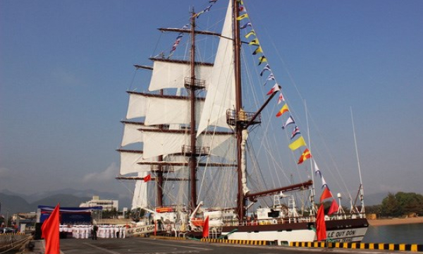 Lễ thượng cờ t&agrave;u buồm hiện đại nhất của Hải qu&acirc;n Việt Nam