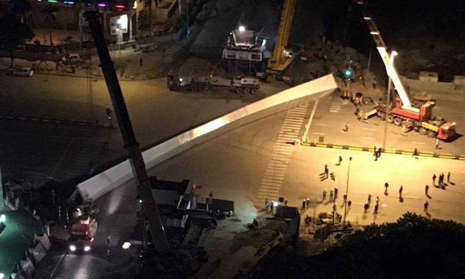 H&agrave; Nội: Dầm th&eacute;p khổng lồ đổ sập giữa đ&ecirc;m