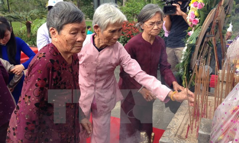 Quảng Ng&atilde;i: D&acirc;ng hương tưởng niệm 48 năm vụ thảm s&aacute;t Sơn Mỹ