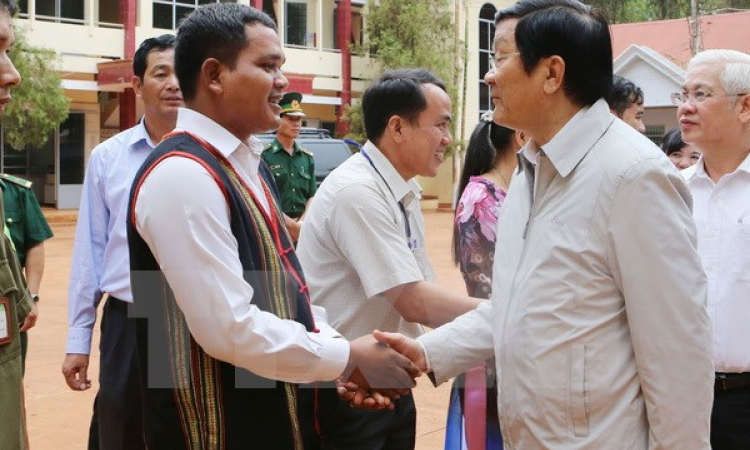 Chủ tịch nước thăm bộ đội, đồng b&agrave;o bi&ecirc;n giới Lộc Ninh, B&igrave;nh Phước