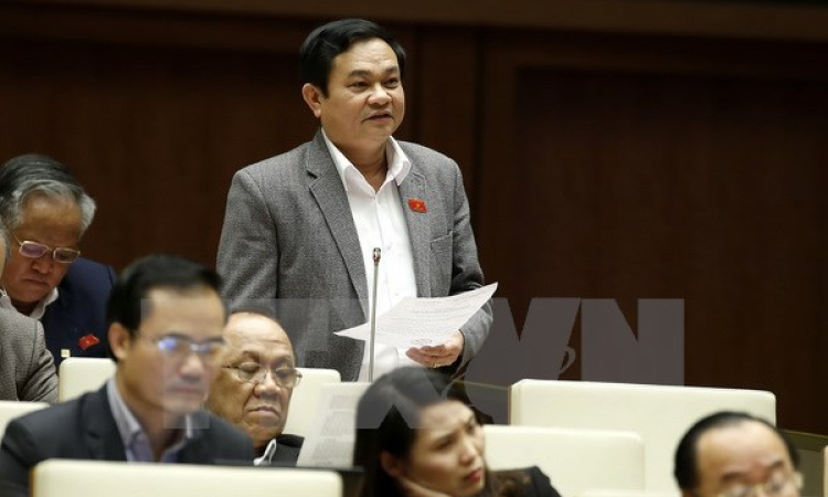 Việc tăng độ tuổi trẻ em l&ecirc;n 18 vẫn c&ograve;n nhiều m&acirc;u thuẫn