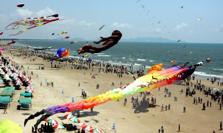 Vũng T&agrave;u cấm bu&ocirc;n b&aacute;n, sử dụng đồ ăn tr&ecirc;n b&atilde;i biển từ 26/4