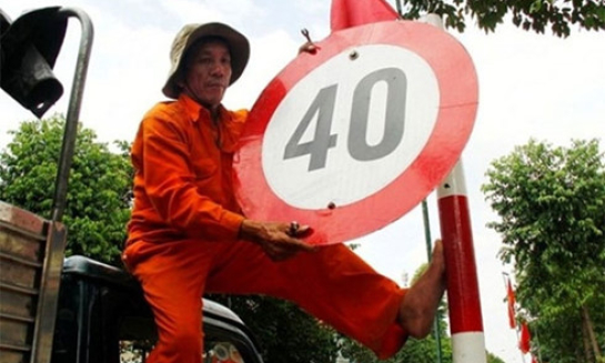 Đ&atilde; dỡ bỏ 1.600 biển b&aacute;o hạn chế tốc độ dưới 50km/h