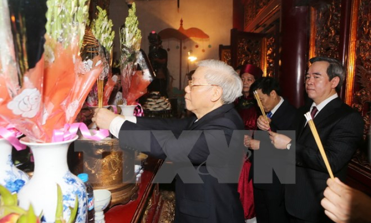 Tổng B&iacute; thư Nguyễn Ph&uacute; Trọng d&acirc;ng hương tưởng niệm c&aacute;c Vua H&ugrave;ng