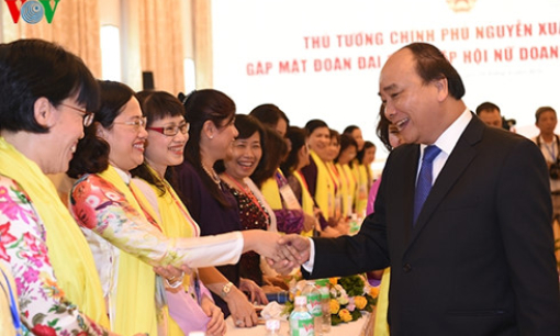 Thủ tướng gặp mặt đo&agrave;n đại biểu Hiệp hội nữ doanh nh&acirc;n Việt Nam