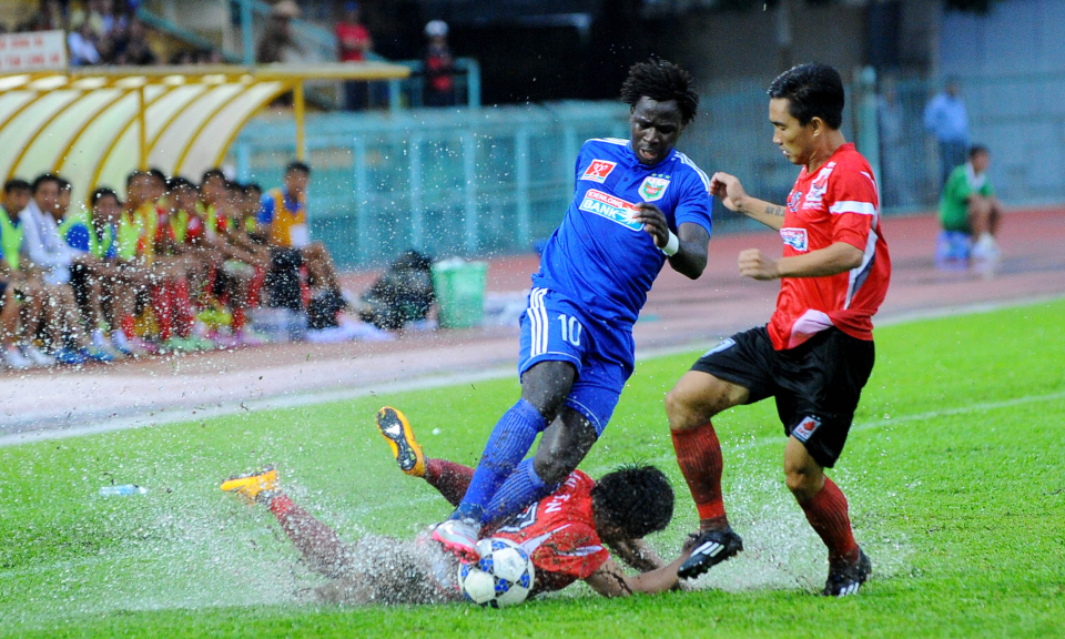 Khoảng 8.000 lượt du kh&aacute;ch chinh phục đỉnh Fansipan mỗi ng&agrave;y