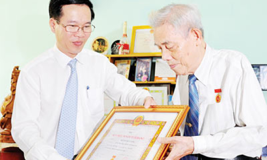 Gi&aacute;m s&aacute;t chặt để ph&aacute;t hiện ứng vi&ecirc;n ĐBQH &ldquo;kiếm l&aacute; phiếu&rdquo; bằng qu&agrave; c&aacute;p