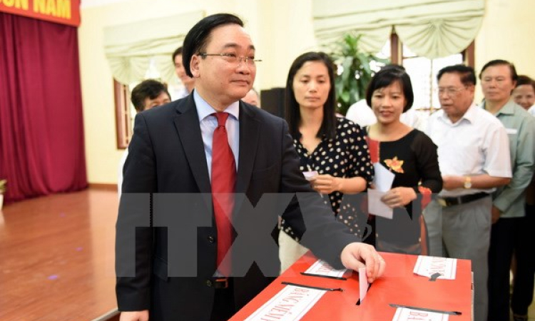 Người d&acirc;n Thủ đ&ocirc; phấn khởi thực hiện quyền cử tri của m&igrave;nh