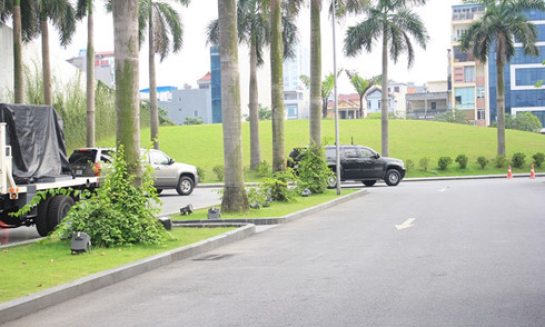 Đo&agrave;n xe đ&oacute;n &ocirc;ng Obama đ&atilde; rời kh&aacute;ch sạn đến S&acirc;n bay Nội B&agrave;i