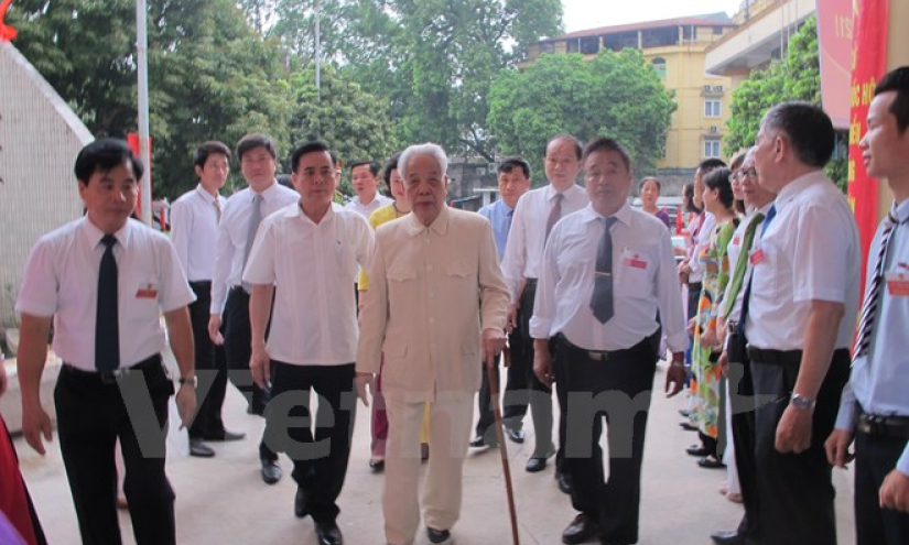 Nguy&ecirc;n Tổng B&iacute; thư Đỗ Mười vẫn minh mẫn đến điểm bầu cử bỏ phiếu