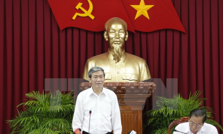 Thường trực Ban B&iacute; thư Đinh Thế Huynh l&agrave;m việc tại Cần Thơ