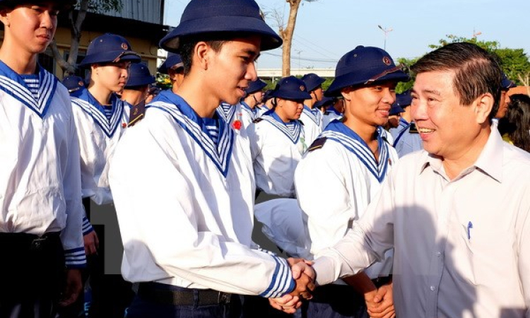 Tưng bừng ng&agrave;y hội t&ograve;ng qu&acirc;n tại c&aacute;c địa phương ​ở Qu&acirc;n khu 7