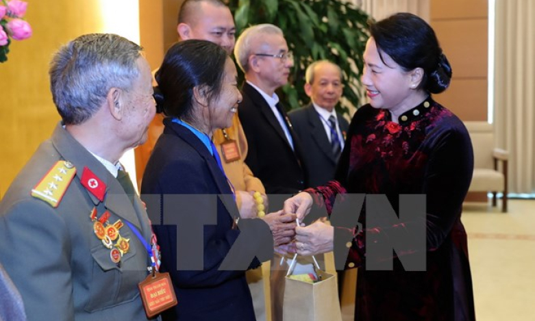 Chủ tịch Quốc hội tiếp đo&agrave;n c&ocirc;ng d&acirc;n gương mẫu tỉnh Thanh H&oacute;a