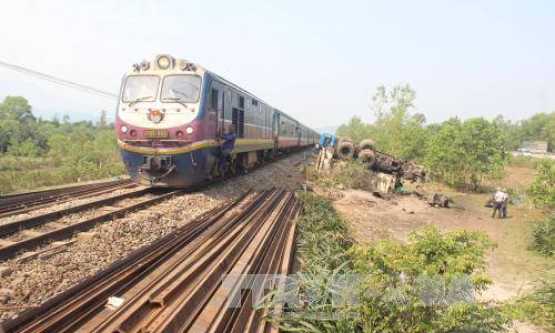 Đ&atilde; th&ocirc;ng tuyến đường sắt Bắc – Nam sau vụ tai nạn giữa t&agrave;u hoả v&agrave; xe ben