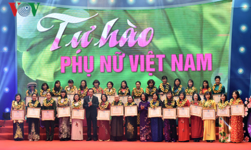 Thủ tướng đối thoại với c&aacute;c đại biểu phụ nữ to&agrave;n quốc