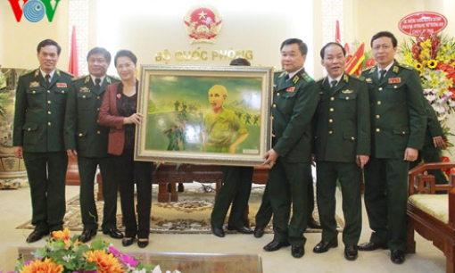 Chủ tịch Quốc hội thăm v&agrave; ch&uacute;c mừng Bộ Tư lệnh Bộ đội bi&ecirc;n ph&ograve;ng