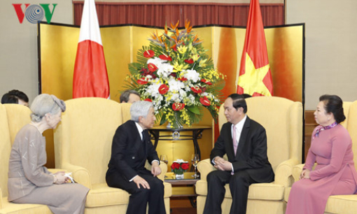 Nh&agrave; vua v&agrave; Ho&agrave;ng hậu Nhật Bản rời H&agrave; Nội đi thăm th&agrave;nh phố Huế