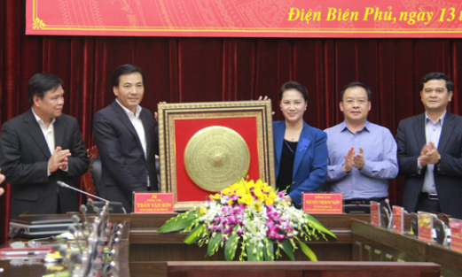 Chủ tịch Quốc hội: &ldquo;Kh&ocirc;ng thể để Điện Bi&ecirc;n ngh&egrave;o m&atilde;i&ldquo;