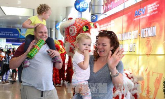 Lần đầu ti&ecirc;n Việt Nam c&oacute; Bộ quy tắc về ứng xử văn minh khi đi du lịch