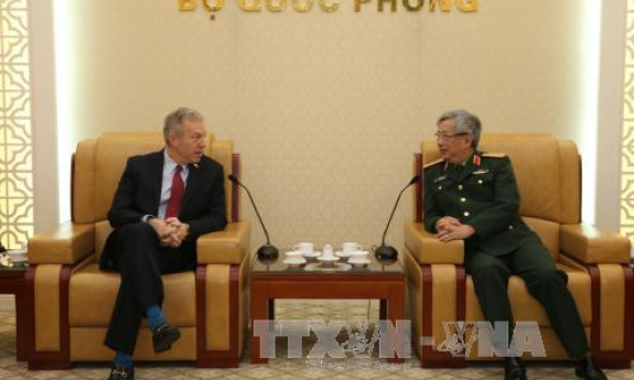 Thượng tướng Nguyễn Ch&iacute; Vịnh tiếp Đại sứ Hoa Kỳ