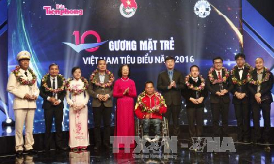 Vinh danh 10 Gương mặt trẻ Việt Nam ti&ecirc;u biểu năm 2016