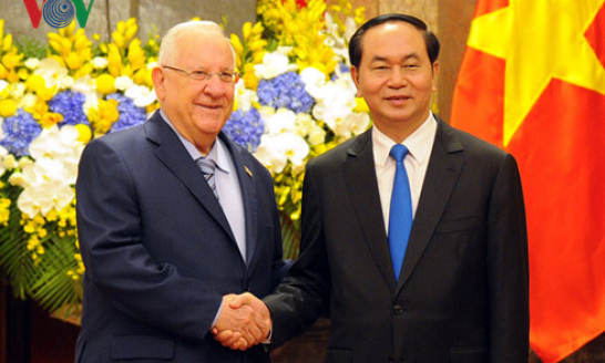 Chủ tịch nước chi&ecirc;u đ&atilde;i trọng thể Tổng thống Israel v&agrave; Phu nh&acirc;n