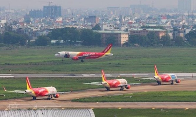 Đ&igrave;nh chỉ k&iacute;p trực kh&ocirc;ng lưu để xảy ra mất li&ecirc;n lạc với phi c&ocirc;ng Vietjet Air