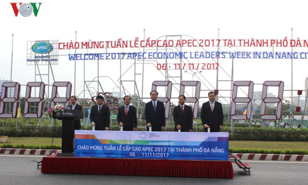 Chủ tịch nước khởi động đồng hồ đếm ngược ch&agrave;o mừng APEC 2017