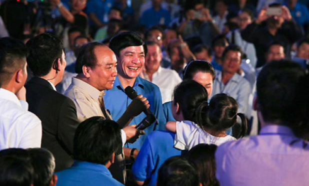 Thủ tướng: H&atilde;y quan t&acirc;m đến người lao động bằng giải ph&aacute;p việc l&agrave;m