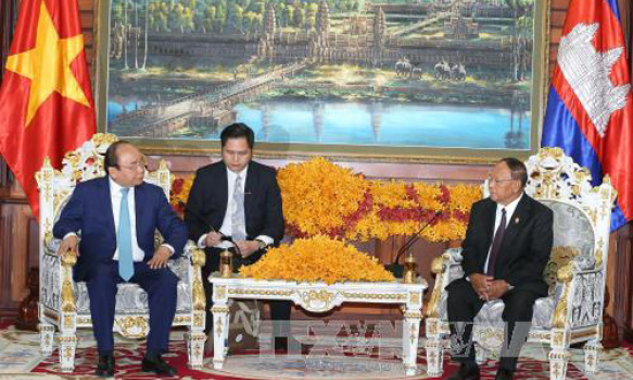 Thủ tướng hội kiến Chủ tịch Thượng viện v&agrave; Chủ tịch Quốc hội Campuchia