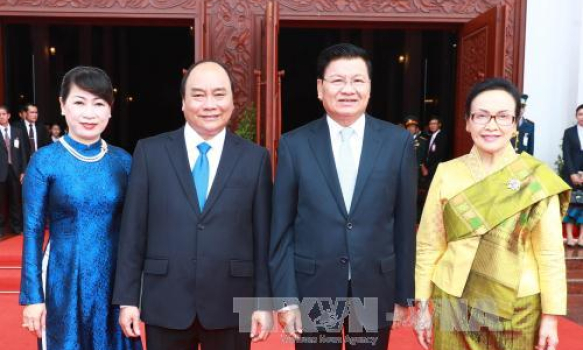 Lễ đ&oacute;n trọng thể Thủ tướng Nguyễn Xu&acirc;n Ph&uacute;c tại thủ đ&ocirc; Vi&ecirc;ng Chăn, L&agrave;o