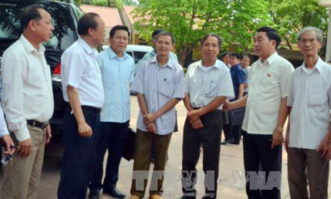 Lắng nghe &yacute; kiến cử tri li&ecirc;n quan đến đời sống d&acirc;n sinh