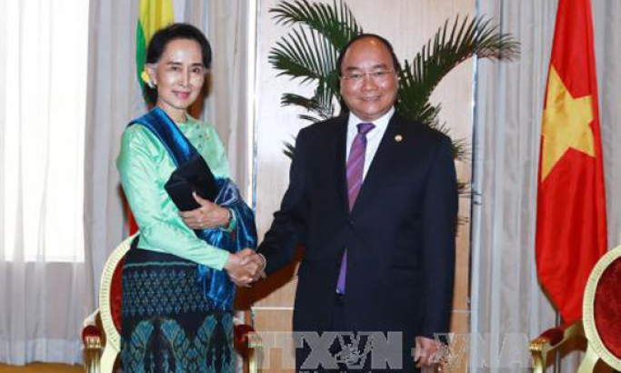Thủ tướng Nguyễn Xu&acirc;n Ph&uacute;c gặp Trưởng đo&agrave;n Myanmar b&ecirc;n lề Hội nghị Cấp cao ASEAN