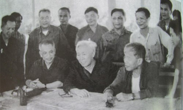 Đại tướng Văn Tiến Dũng trong Đại thắng M&ugrave;a Xu&acirc;n năm 1975