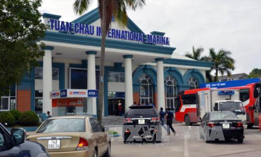 Quảng Ninh ki&ecirc;n quyết th&aacute;o gỡ những bảng hiệu chỉ c&oacute; chữ Trung Quốc