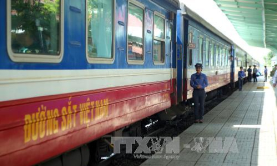 T&agrave;u xe tăng chuyến phục vụ nghỉ lễ Giỗ Tổ H&ugrave;ng Vương v&agrave; 30/4-1/5