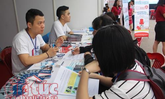 Cử nh&acirc;n thất nghiệp c&oacute; nhu cầu t&igrave;m việc chiếm khoảng 65% số người đang t&igrave;m việc