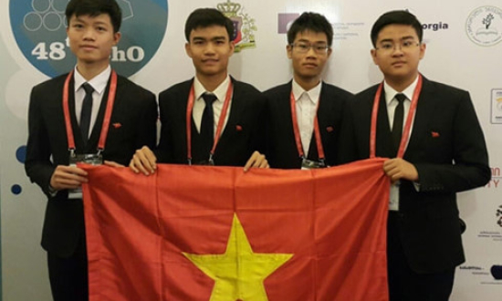 Ch&agrave;ng trai &ldquo;v&agrave;ng&rdquo; Olympic H&oacute;a học Quốc tế tiếp tục chinh phục đỉnh cao