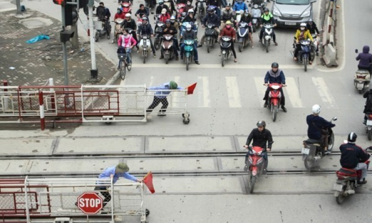 Bố tr&iacute; nh&acirc;n vi&ecirc;n cảnh giới, chốt g&aacute;c tại đường ngang mất an to&agrave;n
