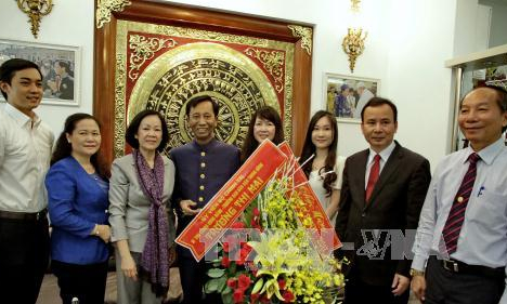 Trưởng ban D&acirc;n vận Trung ương thăm, ch&uacute;c mừng đồng b&agrave;o C&ocirc;ng gi&aacute;o, Tin l&agrave;nh