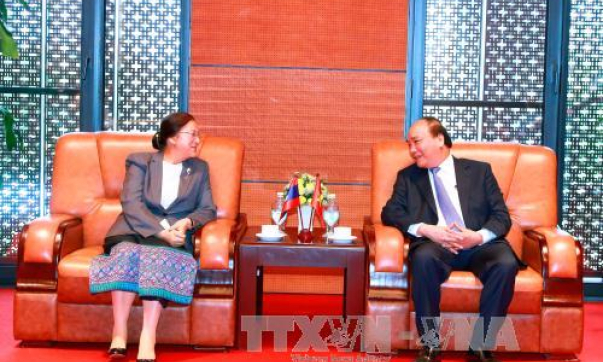 Thủ tướng Nguyễn Xu&acirc;n Ph&uacute;c tiếp Chủ tịch Quốc hội L&agrave;o