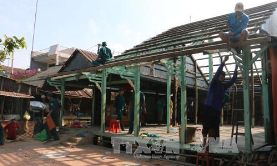 Sạt lở nghi&ecirc;m trọng tại s&ocirc;ng V&agrave;m Nao do d&ograve;ng chảy hạ lưu bị đ&oacute;i b&ugrave;n c&aacute;t