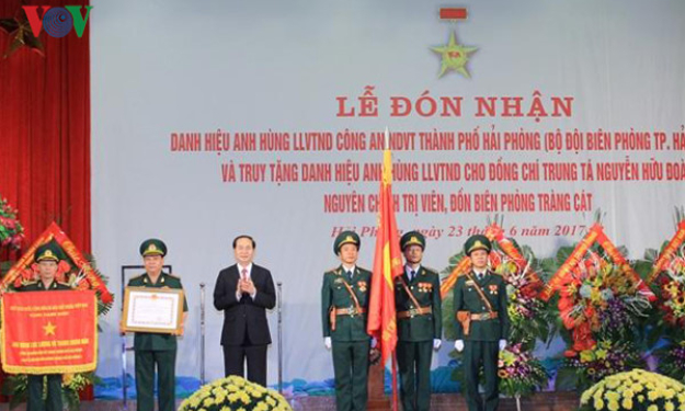 Chủ tịch nước trao danh hiệu Anh h&ugrave;ng cho Bộ đội Bi&ecirc;n ph&ograve;ng Hải Ph&ograve;ng