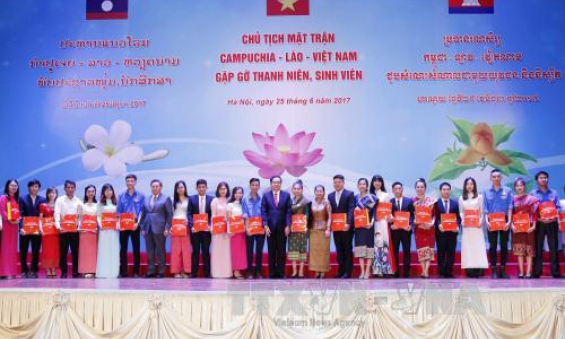 Giao lưu thanh ni&ecirc;n, sinh vi&ecirc;n ti&ecirc;u biểu Việt Nam – L&agrave;o – Campuchia