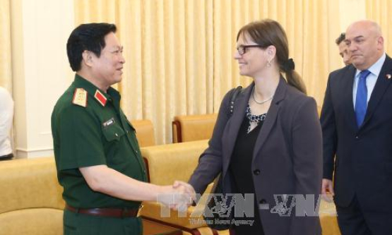 Đại tướng Ng&ocirc; Xu&acirc;n Lịch tiếp Đại sứ Israel tại Việt Nam