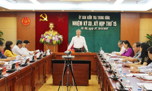 Y&ecirc;u cầu nguy&ecirc;n Chủ tịch tỉnh Kh&aacute;nh H&ograve;a r&uacute;t kinh nghiệm s&acirc;u sắc